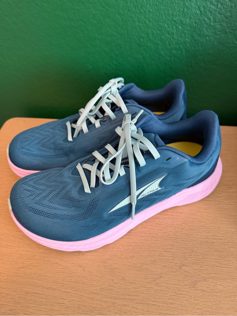 Altra VIA Olympus 2 running shoes size 7.5